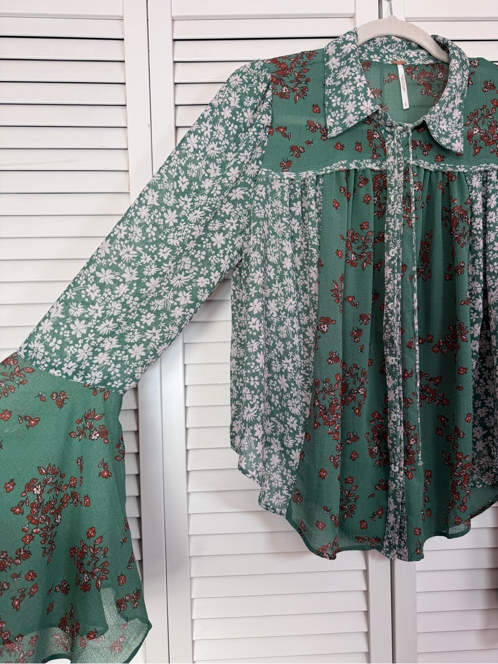 Free People Serena Sheer Floral Flowy Printed Bell Sleeve Blouse Emerald Small - Picture 5 of 10